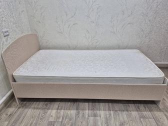 Продам кровать с матрасом.