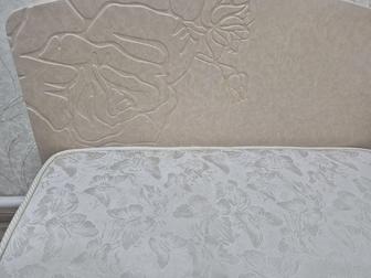 Отдам кровать с матрасом.