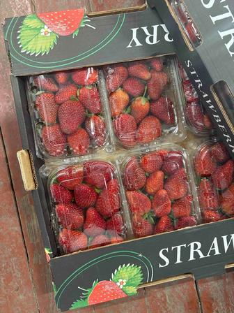 Клубника ящиками свежая