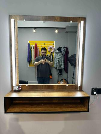 Зеркало с полкой для салоны красоты парикмахера визажиста