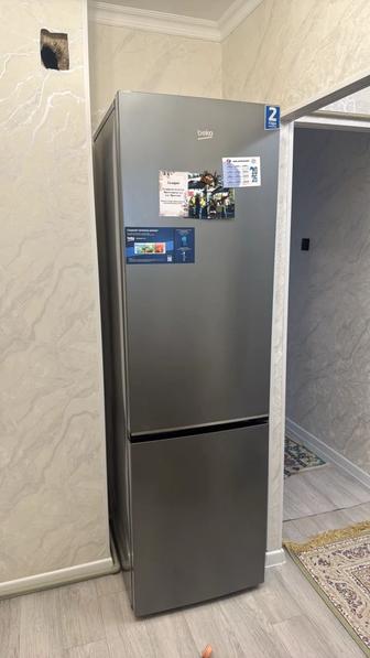 Холодильник с морозильником