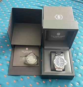 Продам часы Victorinox