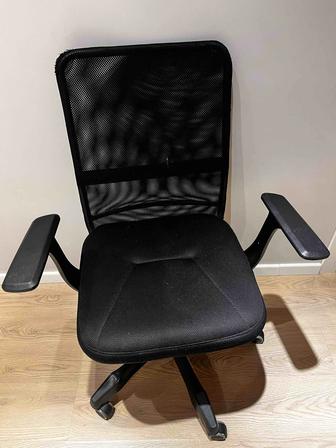 Офисное кресло