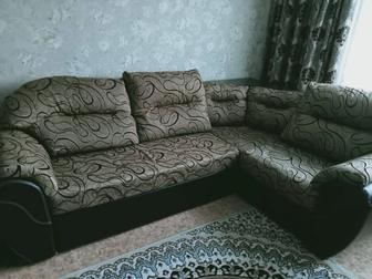Продается угловой диван и кресло.