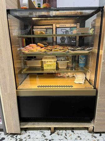 продам кондитерскую витрину