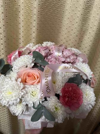 Продам свежие корзины с цветами и букет роз