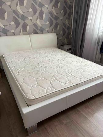 Продается кровать с матрасом плюс тумба в подарок