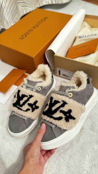 Кроссовки от LV