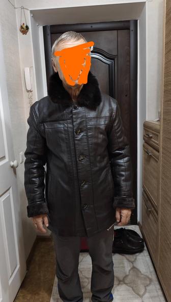 Мужскую кожаную натуральную зимнюю куртку