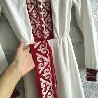 Платья
