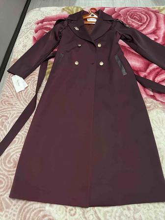 Продаю плащ МaхMara Турция материал мокрый плащевка цвет бордовый размер 46