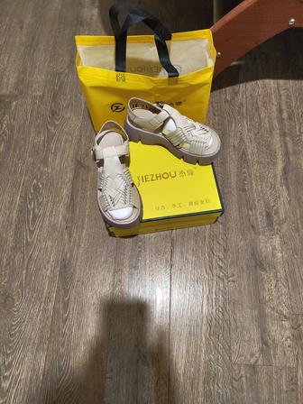 Босоножки.Натуральная кожа