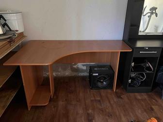Компьютерный стол