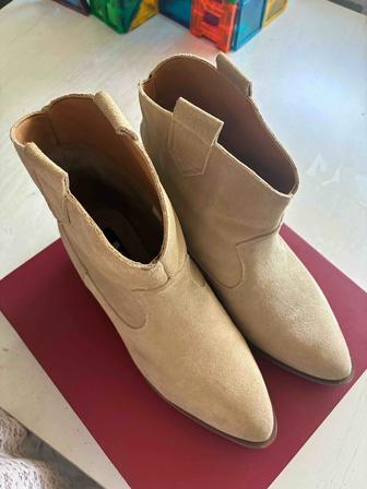 Продам женские казачки