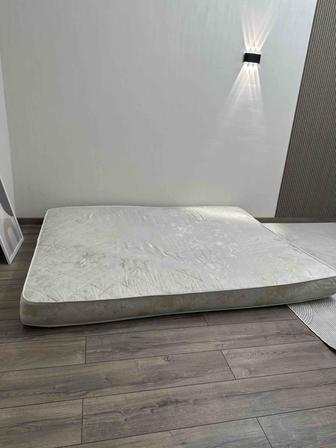 Продам матрас б/у в хорошем состоянии 160х200