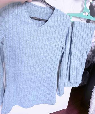 Продам женский костюм