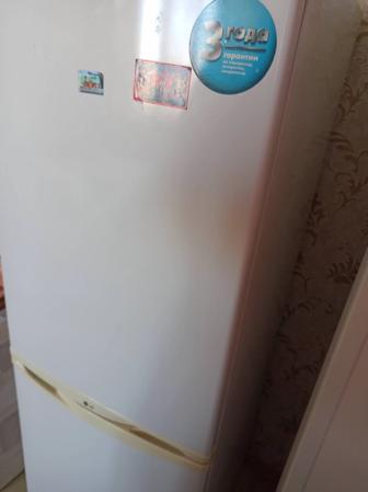 Продам холодильник б/у в отличном состоянии.Возможен небольшой торг
