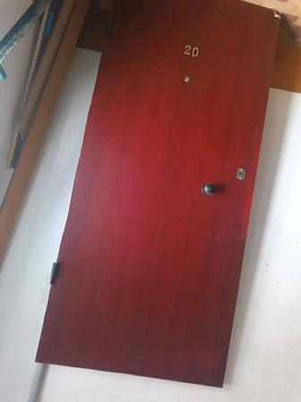 Продам дверь металлическую входную