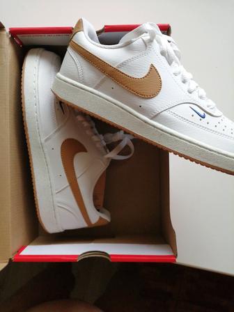 Кроссовки женские Nike