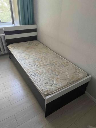 Продаю кровать с матрасом