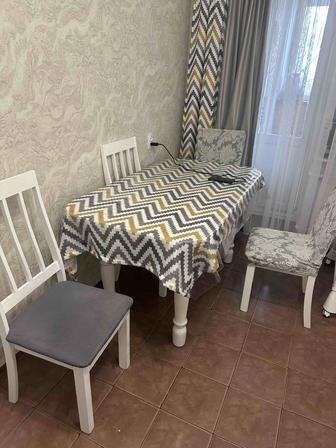 Стол и стулья