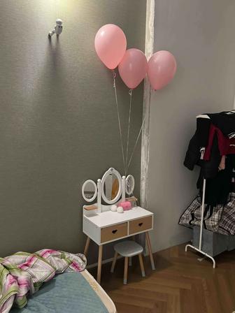 Детский туалетный столик