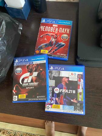 Продам PS4