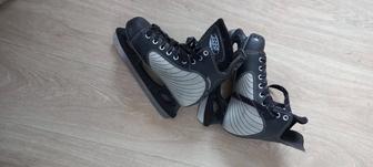 Продам недорого хоккейные коньки