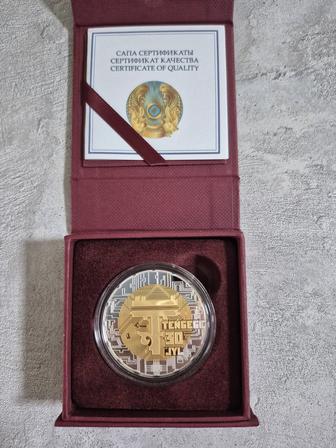 Монета TENGEGE 30 JYL 2023 г., серебро 31,1 г., с позолотой