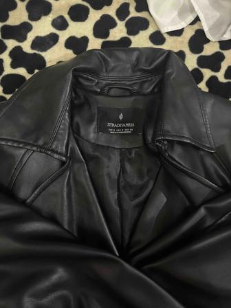 Продаю кожаный плащ