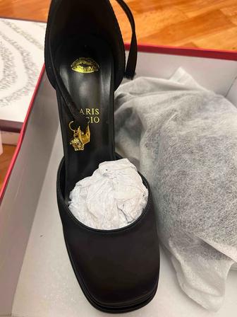 черные туфли