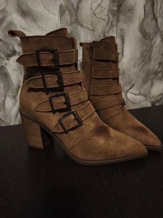 Продам демисезонный ботинки