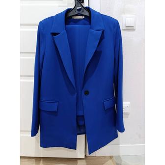 Продам шикарный женский костюм