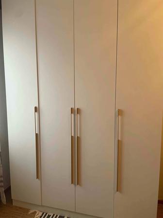 Продается вместительный хорошего качества в отличном состошкаф для спальни