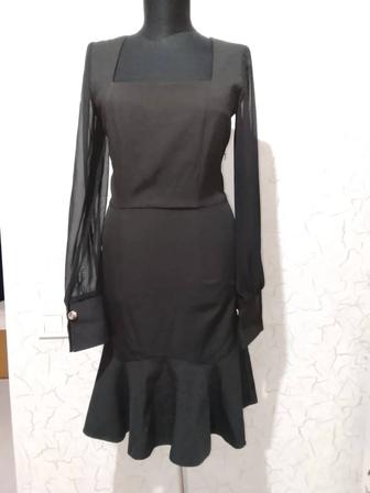 Платье с прозрачными рукавами