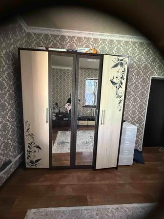 Продам шифоньер и кровать двухспальную без матраса