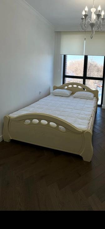 Продам белорусскую кровать (дерево, надежная)