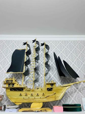 Декоративный деревянный корабль / парусник ручной работы
