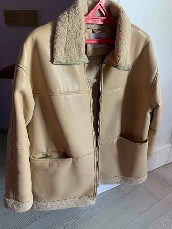 Теплая дубленка куртка снаружи под кожу с мехом