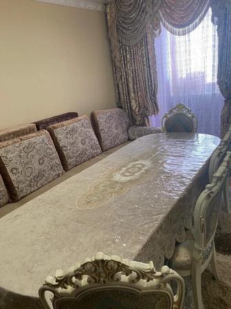 Королевский стол со стульями