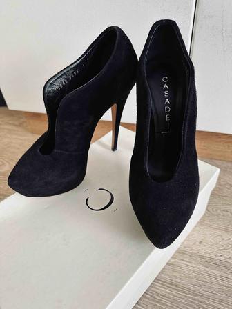 Оригинальные ботильоны Casadei