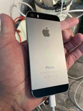 GSM Apple IPhone 5S 16 gb Grey