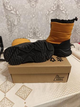 Продам детские ботинки