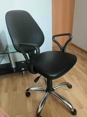 Продам кресло офисное