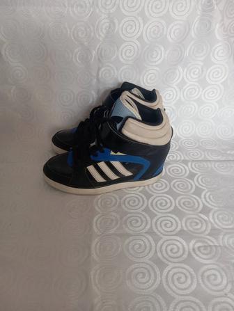 Кроссовки женские adidas