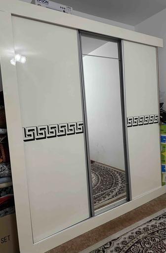 Продам большой шкаф