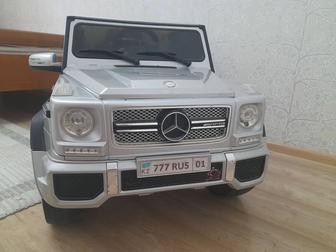 Продам детский гелендваген двухместный.