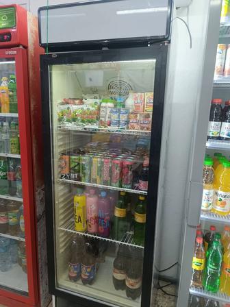 Продам холодильник витринный