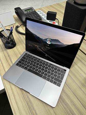 Продам MacBook Pro 13 2016 core i5 в идеальном состоянии срочно