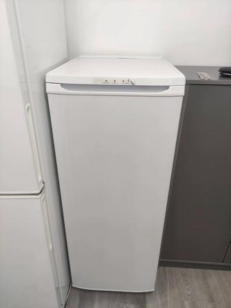 Продам вертикальный морозильник марки Бирюса